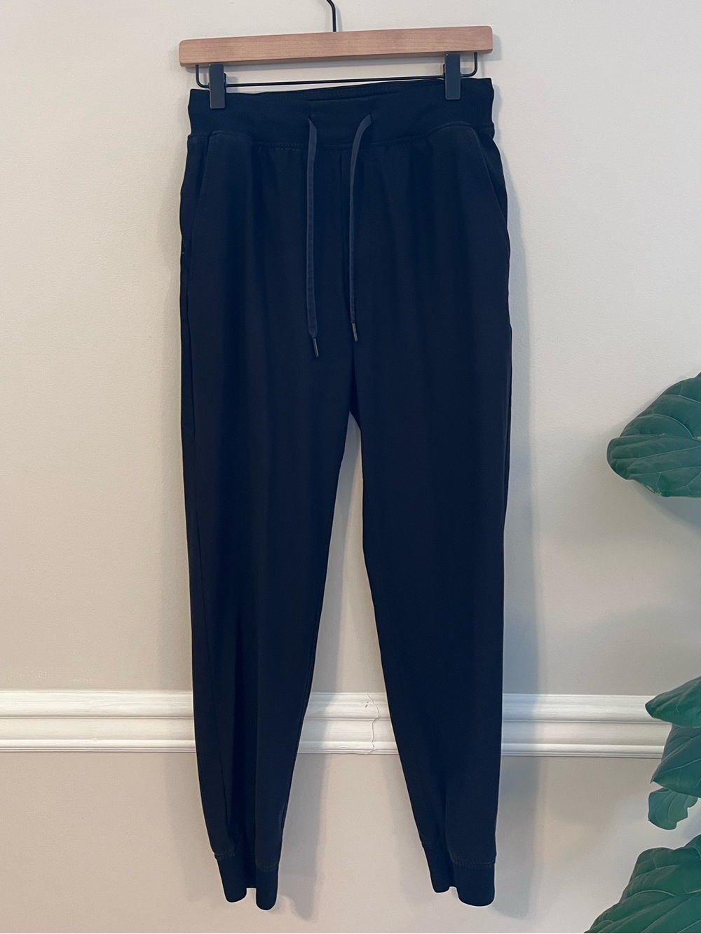 Rhoback Black Delta Performance Joggers Size S Drawstring Zipper Pocket Golf